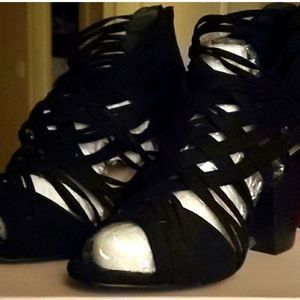 Black Just Fab caged peeptoe heel Sz 11